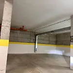 New Modern & Cozy With Free Private Parking And Ev Charging Station דירה