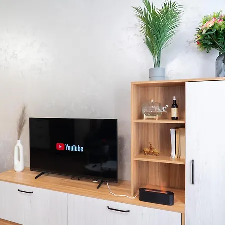 Apartment New Modern & Cozy With Free Private Parking And Ev Charging Station *