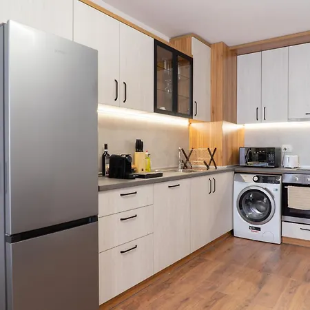 New Modern & Cozy With Free Private Parking And Ev Charging Station Apartment