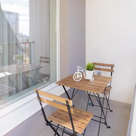 Lägenhet New Modern & Cozy With Free Private Parking And Ev Charging Station *