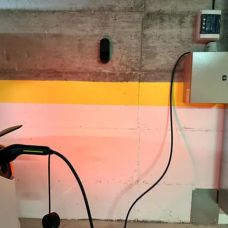 New Modern & Cozy With Free Private Parking And Ev Charging Station Lägenhet Varna