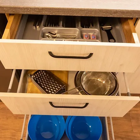 New Modern & Cozy With Free Private Parking And Ev Charging Station