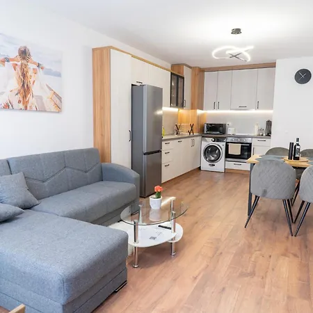 Apartment New Modern & Cozy With Free Private Parking And Ev Charging Station