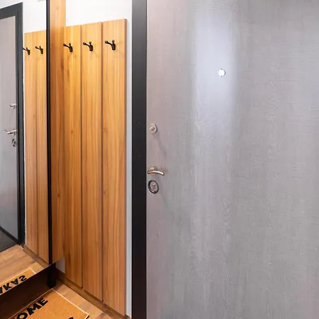 New Modern & Cozy With Free Private Parking And Ev Charging Station Apartman