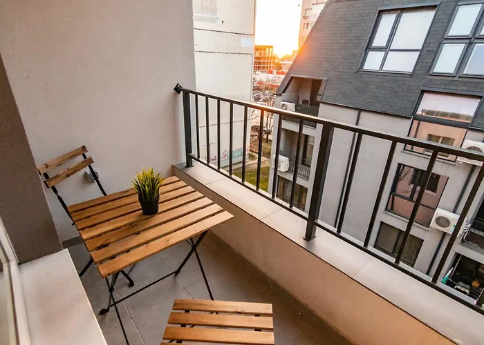Apartament New Modern & Cozy With Free Private Parking And Ev Charging Station